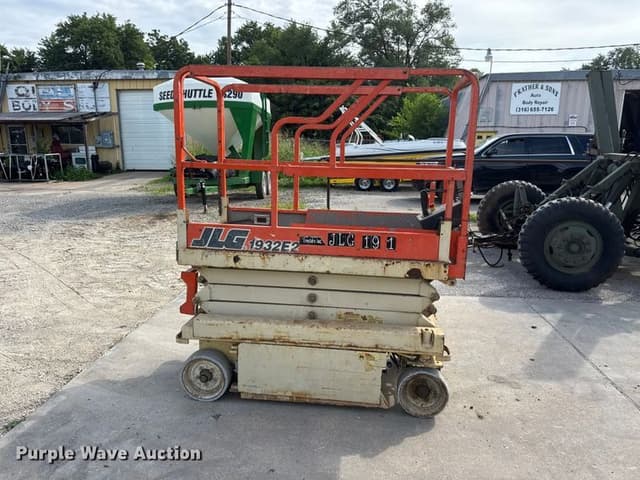 Image of JLG 1932E2 equipment image 3