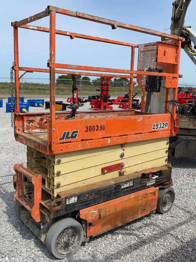 Image of JLG 1932R equipment image 4