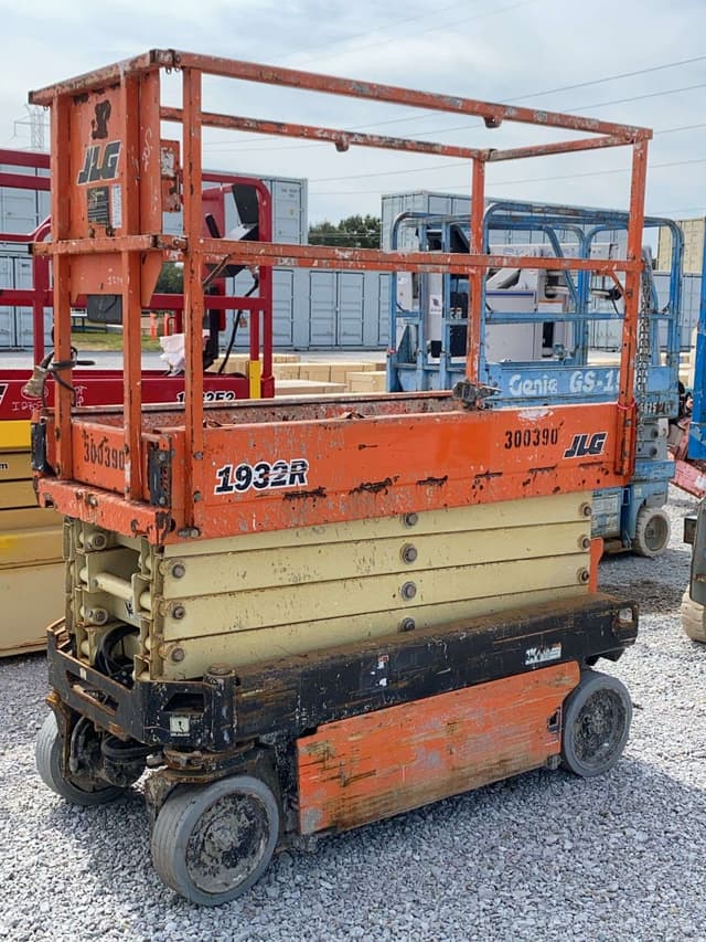 Image of JLG 1932R equipment image 2