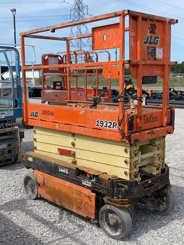 Image of JLG 1932R equipment image 3