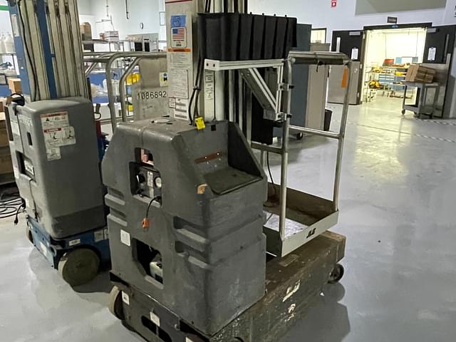 Image of JLG 20VP equipment image 2
