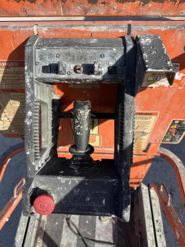 Image of JLG 2030ES equipment image 4