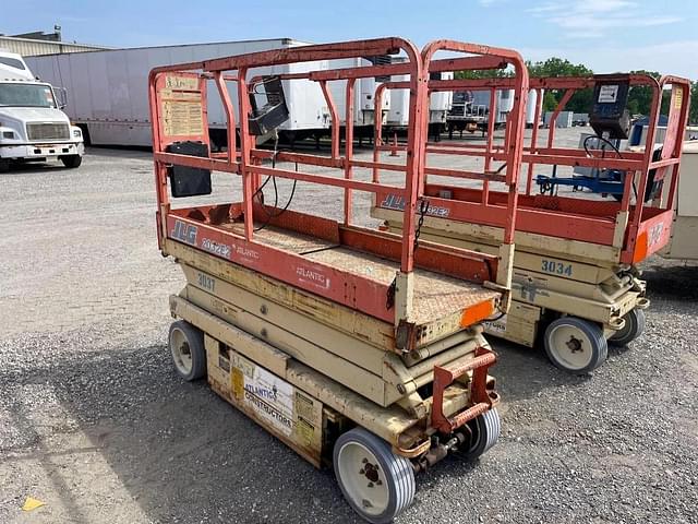 Image of JLG 2032E2 equipment image 2