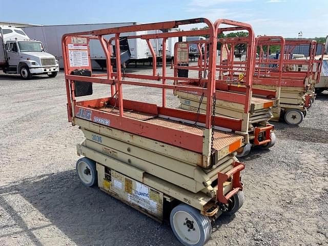 Image of JLG 2032E2 equipment image 2