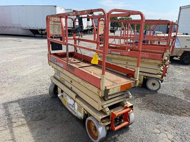 Image of JLG 2032E2 equipment image 2