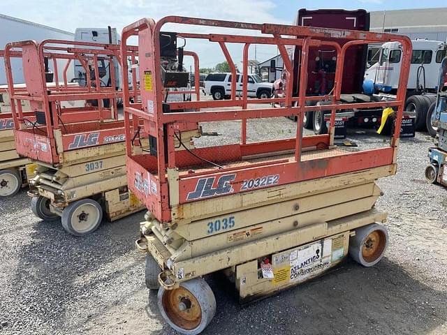 Image of JLG 2032E2 equipment image 3