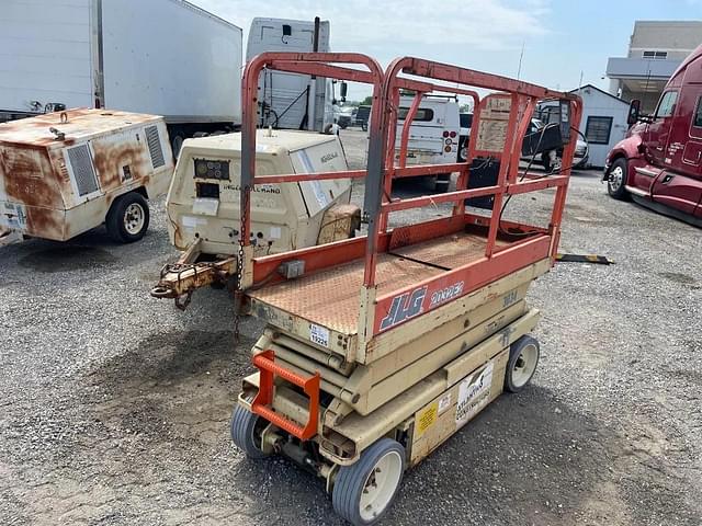 Image of JLG 2032E2 equipment image 2