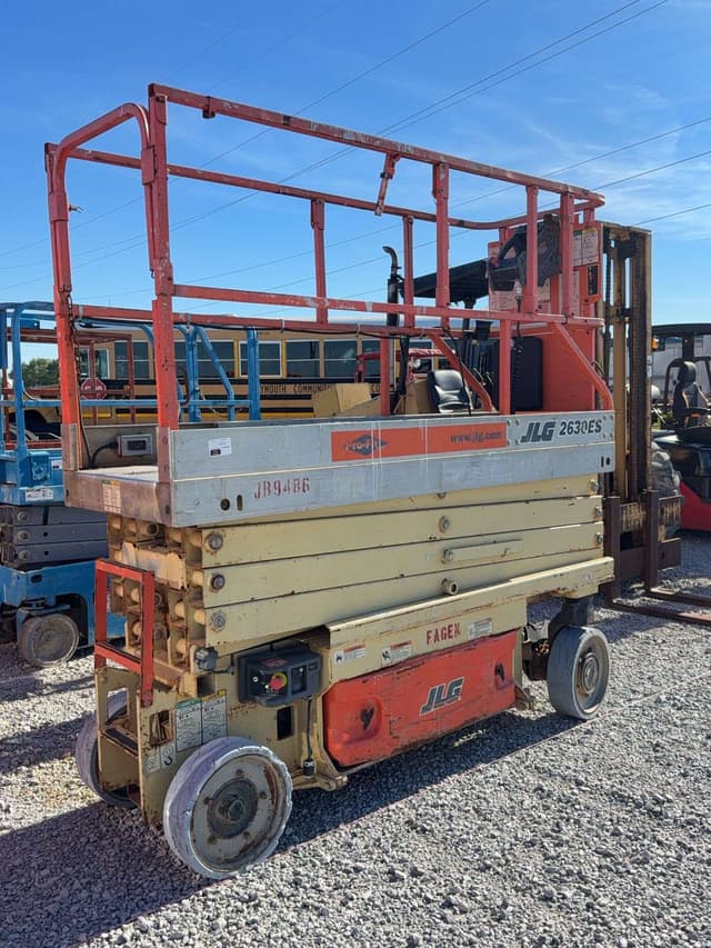 Image of JLG 2630ES equipment image 2