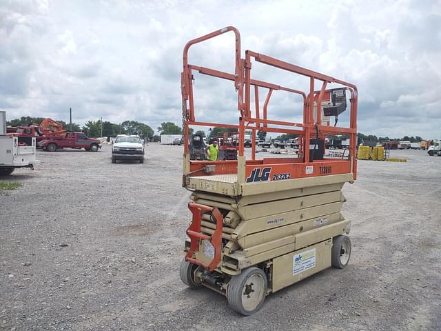 Image of JLG 2632E2 equipment image 4