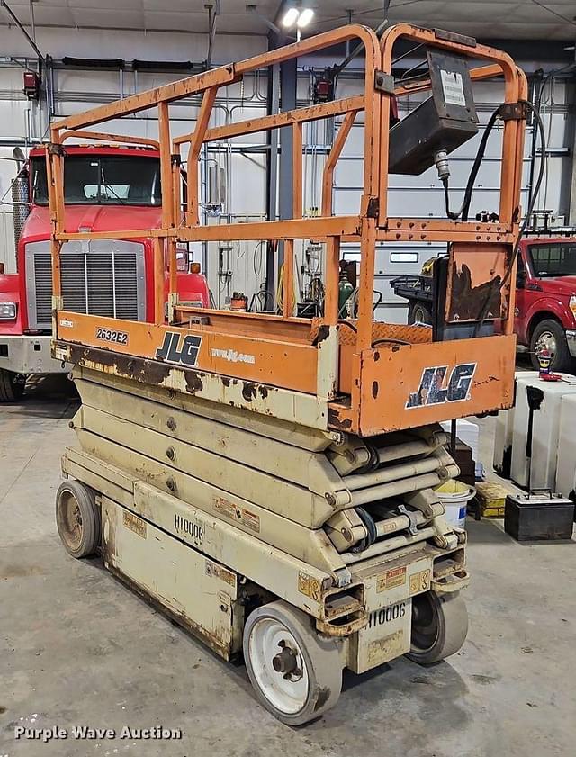 Image of JLG 2632E2 equipment image 2