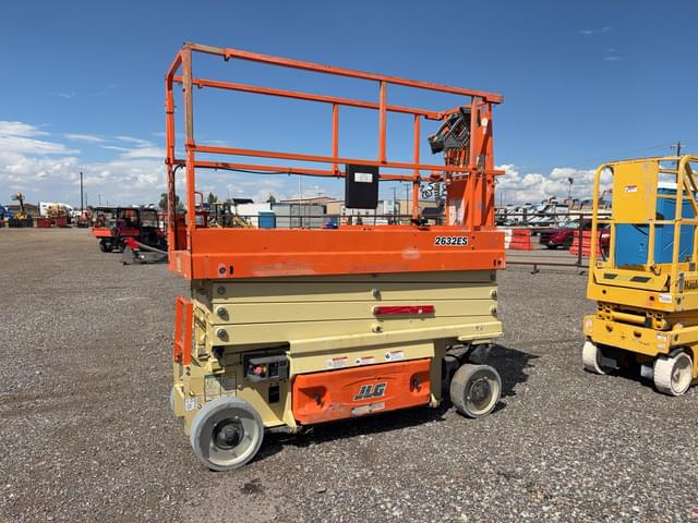 Image of JLG 2632ES equipment image 2