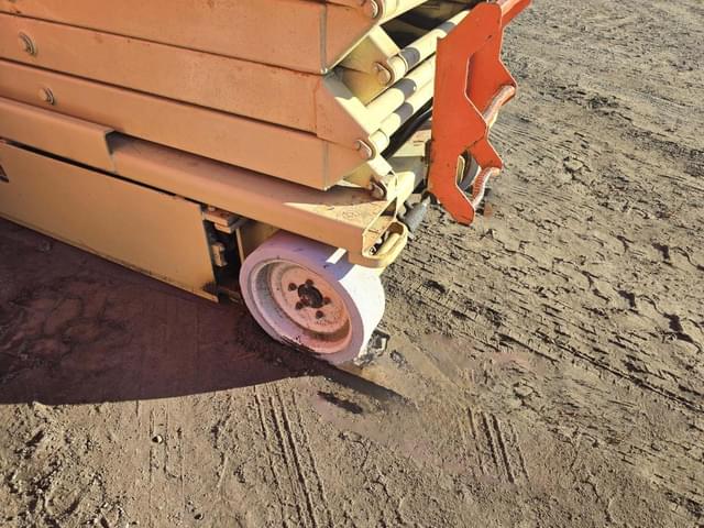 Image of JLG 2646E2 equipment image 3