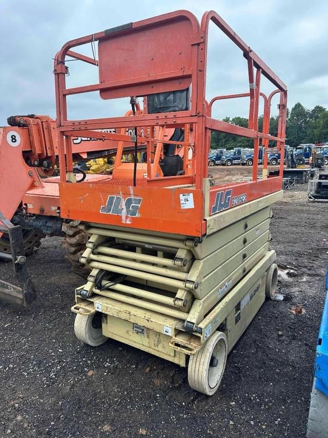 Image of JLG 3246E2 equipment image 3