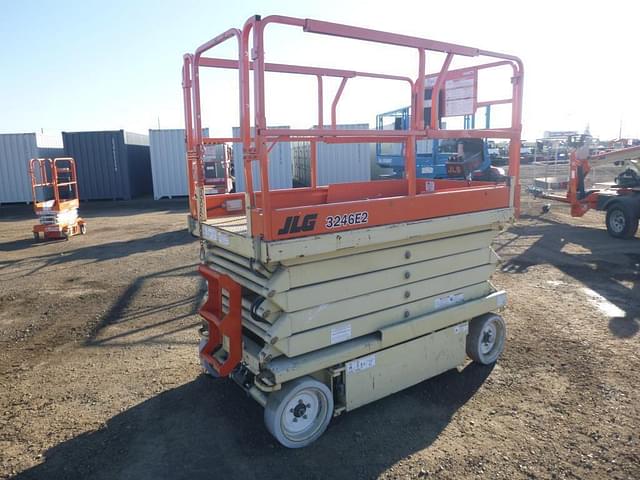 Image of JLG 3246E2 equipment image 2