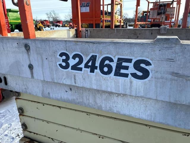 Image of JLG 3246ES equipment image 2