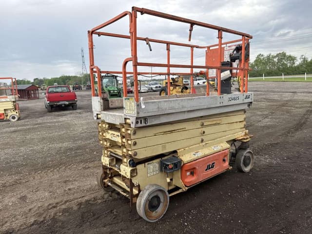 Image of JLG 3246ES equipment image 4