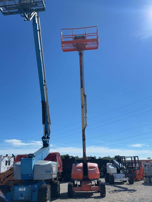 Image of JLG 400S equipment image 3