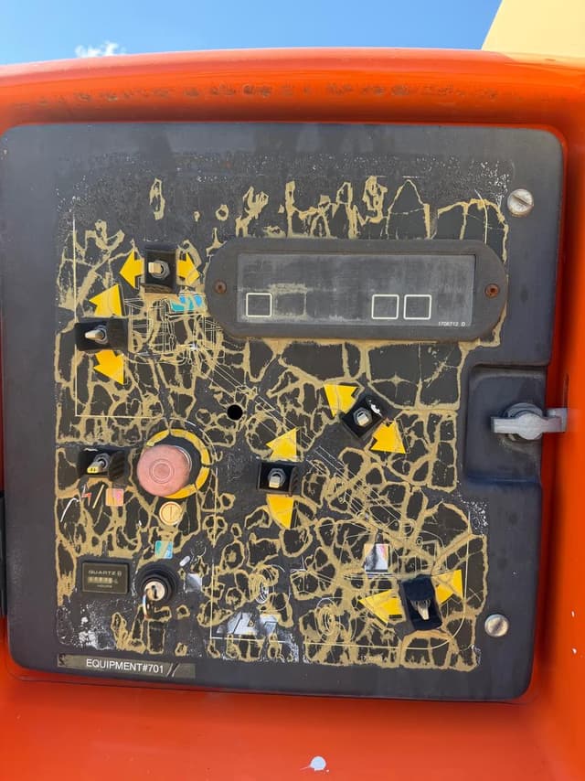 Image of JLG 400S equipment image 4