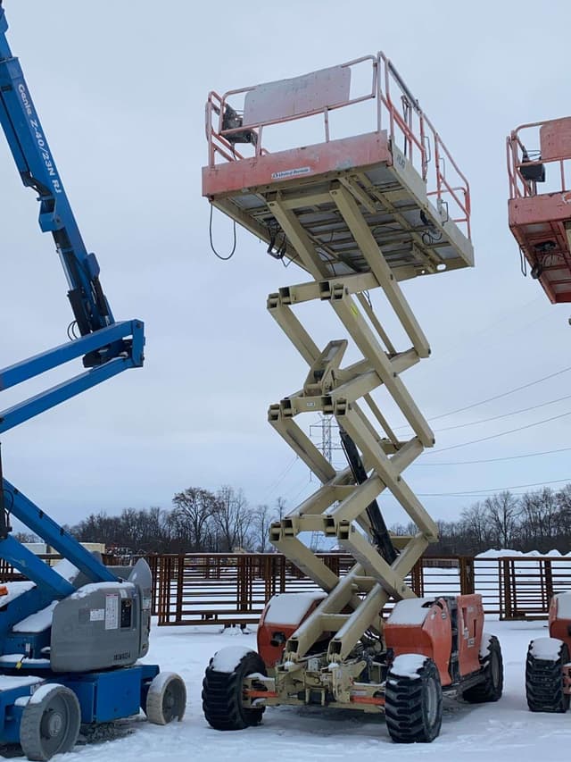 Image of JLG 4394RT equipment image 1