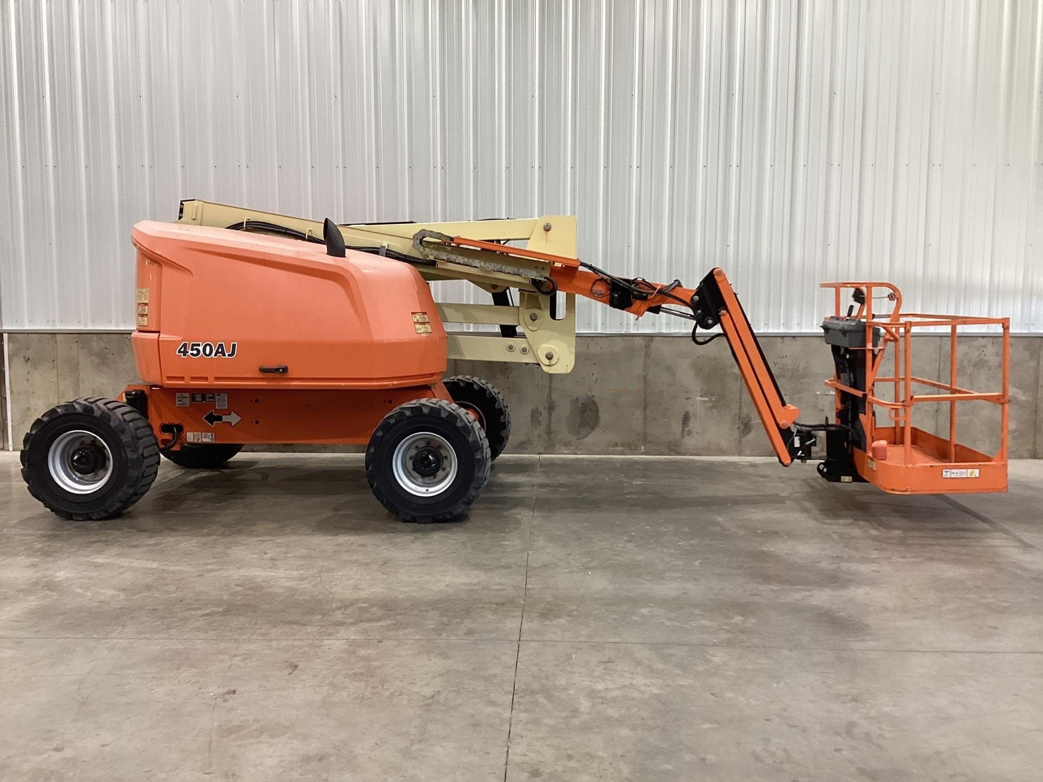 2019 JLG 450AJ Equipment Image0