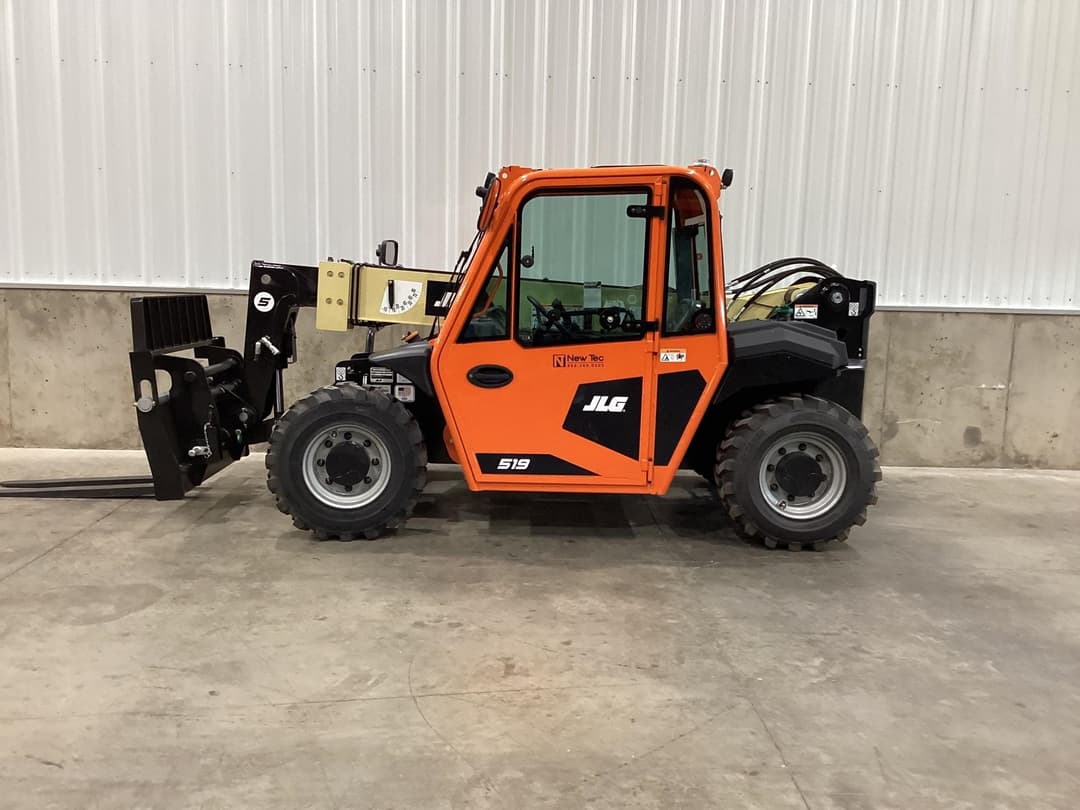 Image of JLG 519 Image 0