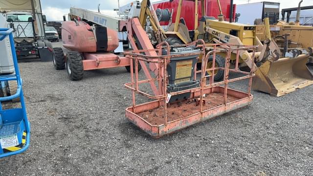 Image of JLG 600AJ equipment image 2
