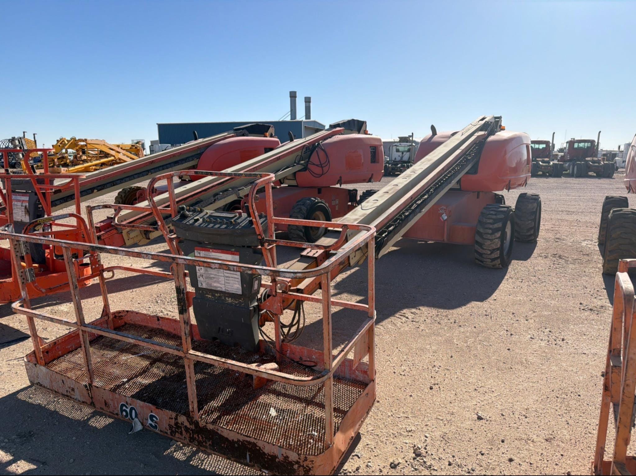 JLG 600S Equipment Image0