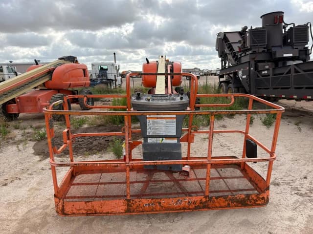 Image of JLG 600S equipment image 4