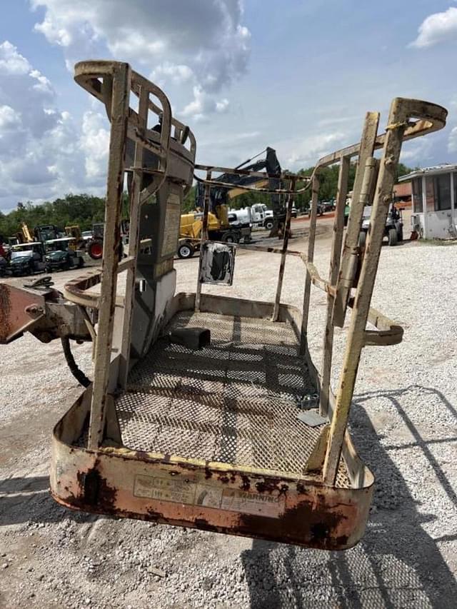 Image of JLG 600S equipment image 4