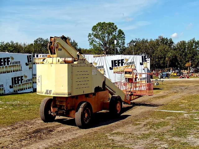 Image of JLG 60H equipment image 4