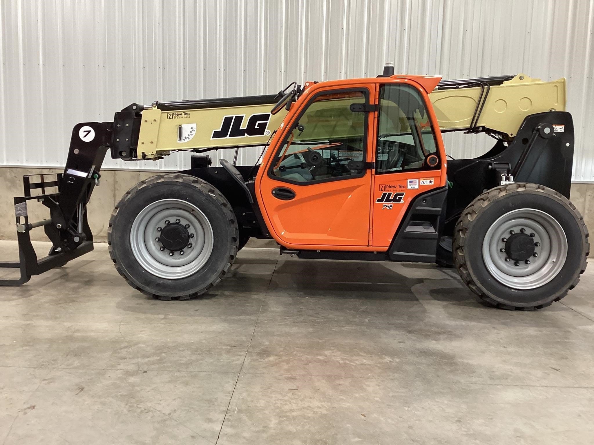 2025 JLG 742 Equipment Image0