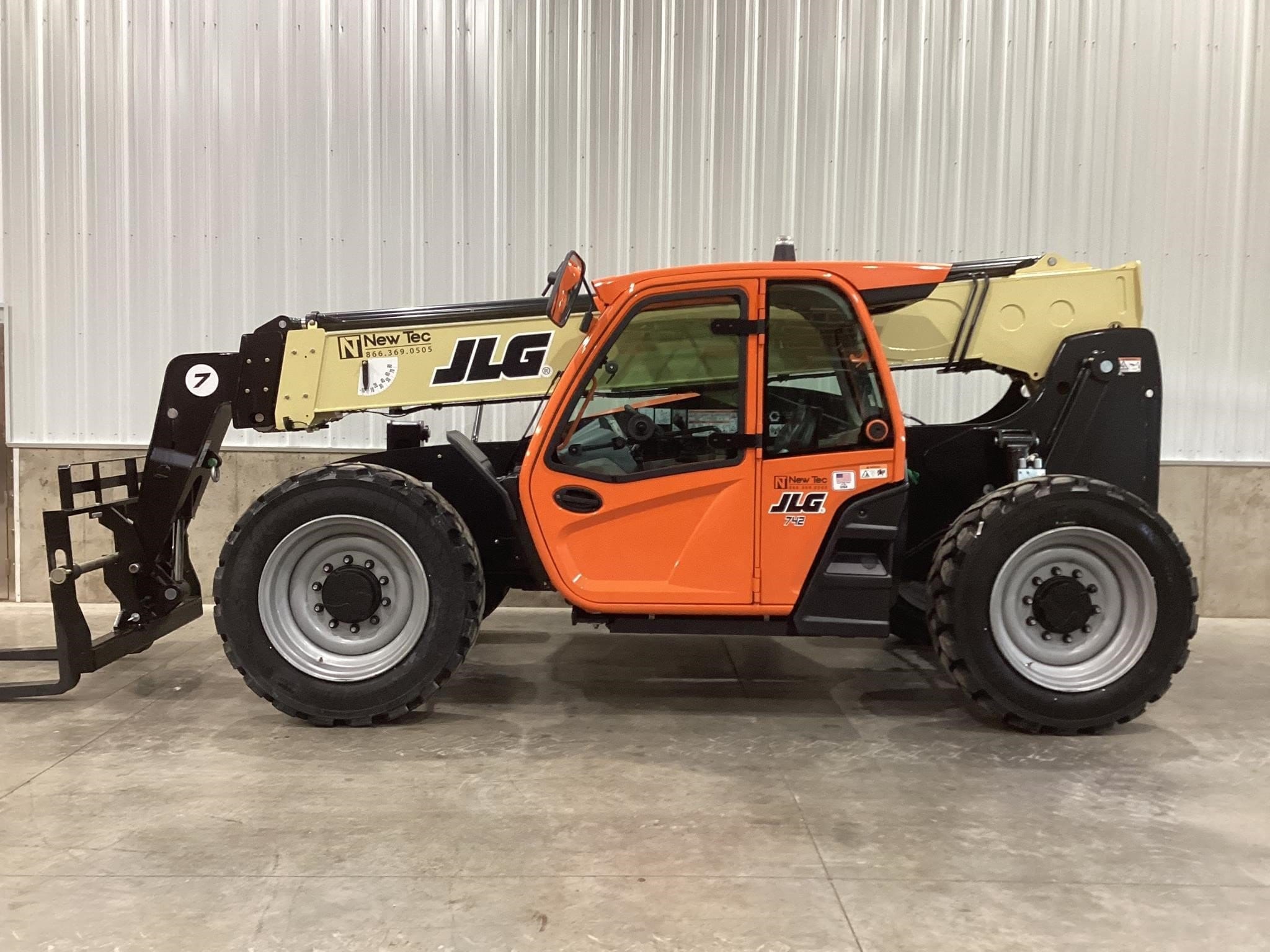 2025 JLG 742 Equipment Image0