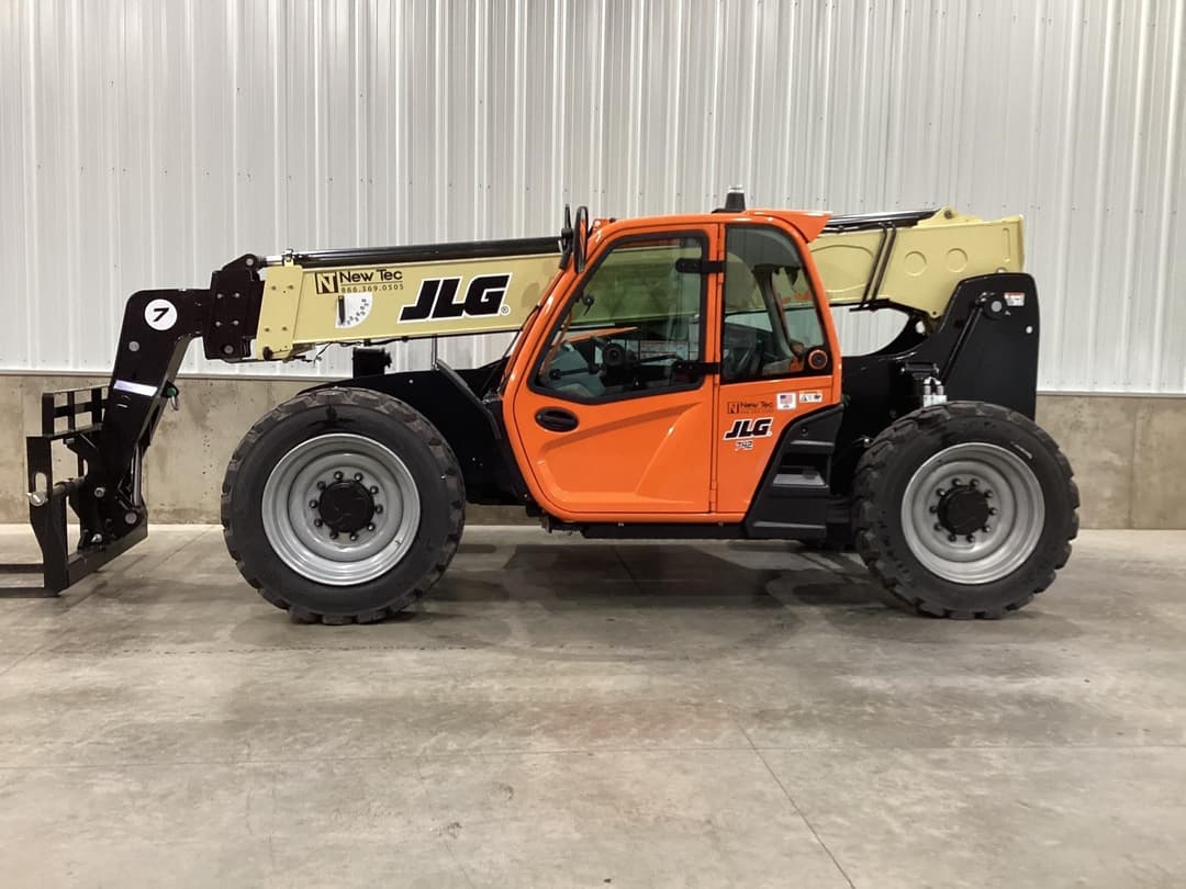 Image of JLG 742 Primary Image