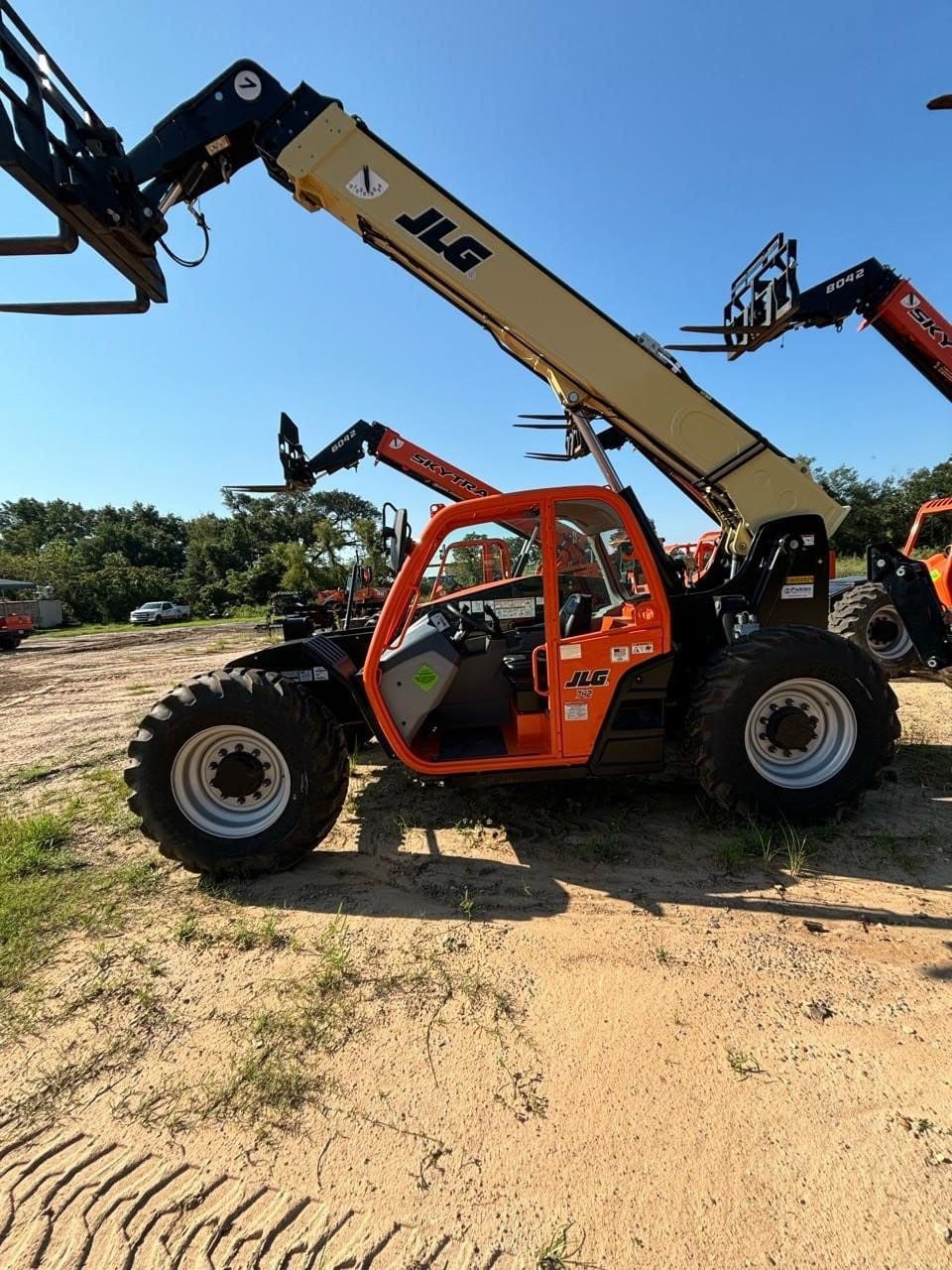 2023 JLG 742 Equipment Image0
