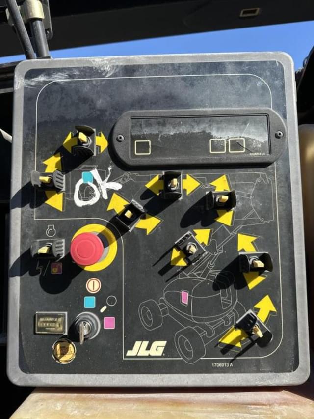 Image of JLG 800AJ equipment image 4