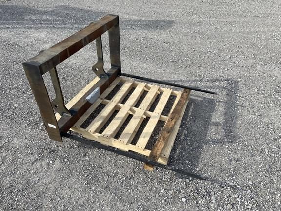 Image of JLG Dual Tine Bale Spear equipment image 3