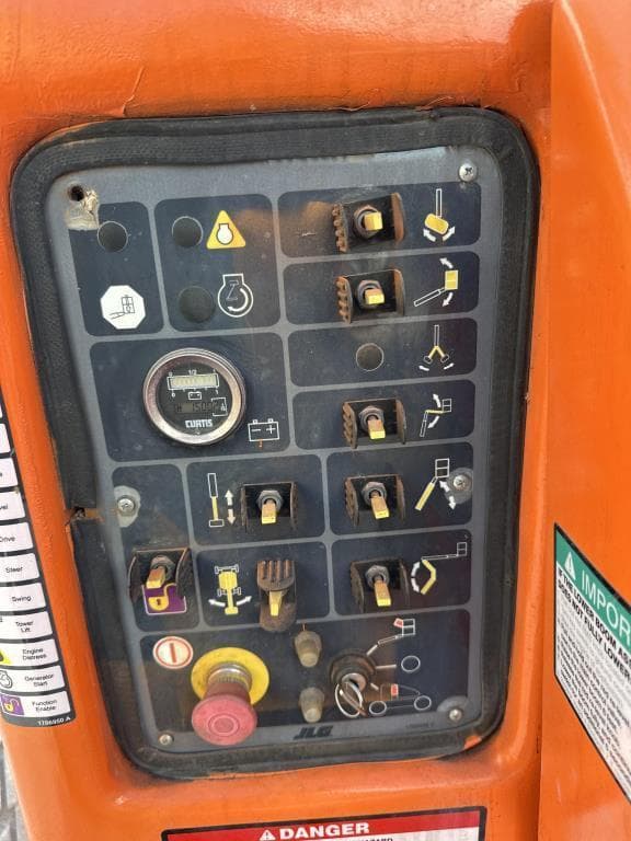 Image of JLG E450AJ equipment image 3