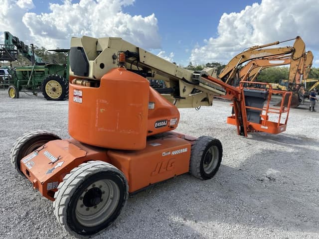 Image of JLG E450AJ equipment image 2