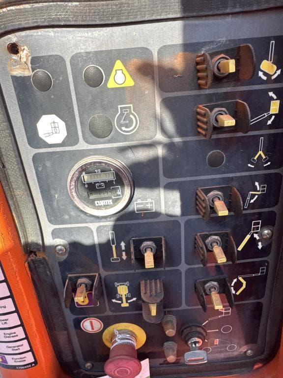 Image of JLG E450AJ equipment image 3