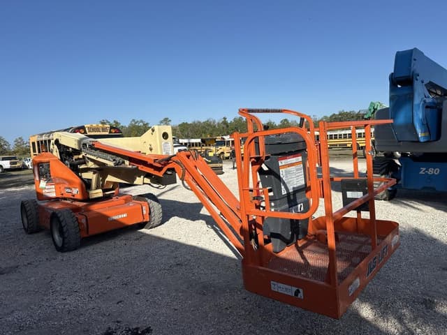 Image of JLG E450AJ equipment image 4