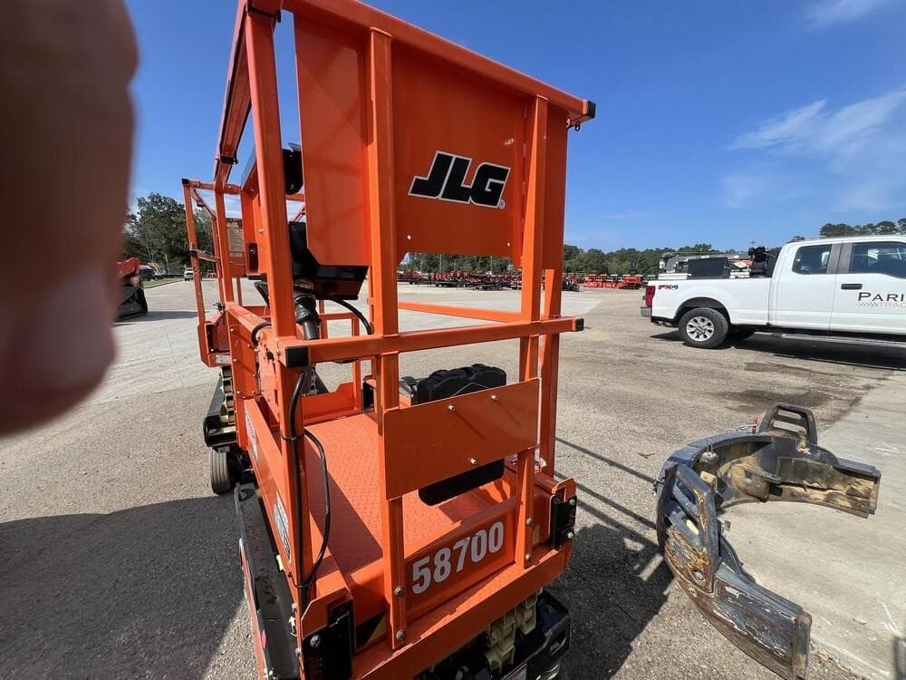 Image of JLG ES1330L Image 0