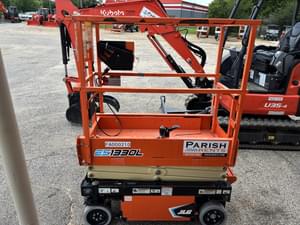 2023 JLG ES1330L Image