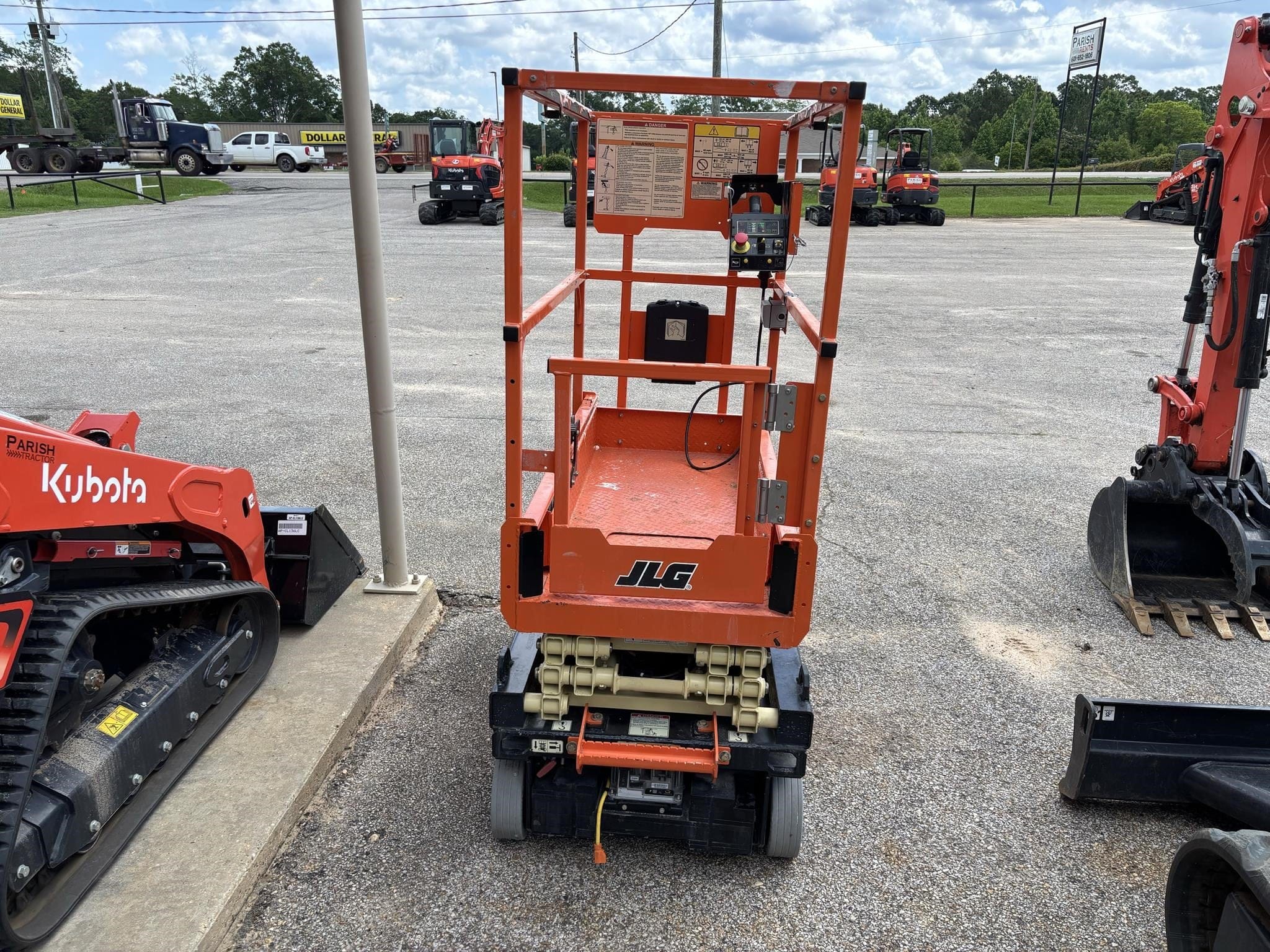 2023 JLG ES1330L Equipment Image0