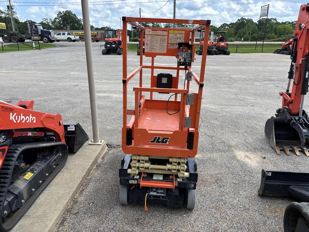 Image of JLG ES1330L Primary Image