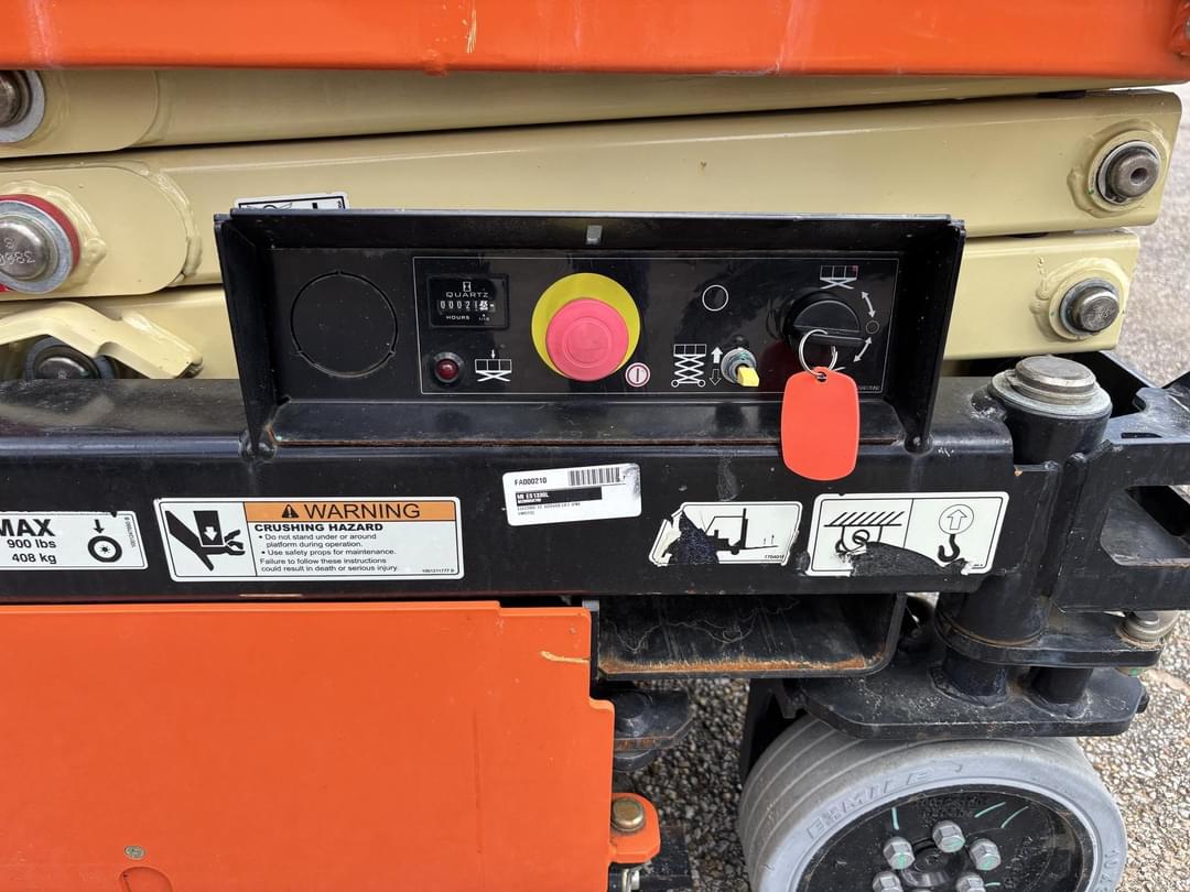 Image of JLG ES1330L Image 0