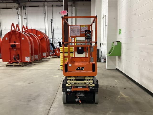 Image of JLG ES1330L equipment image 4