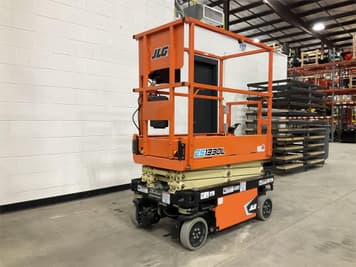 Main image JLG ES1330L