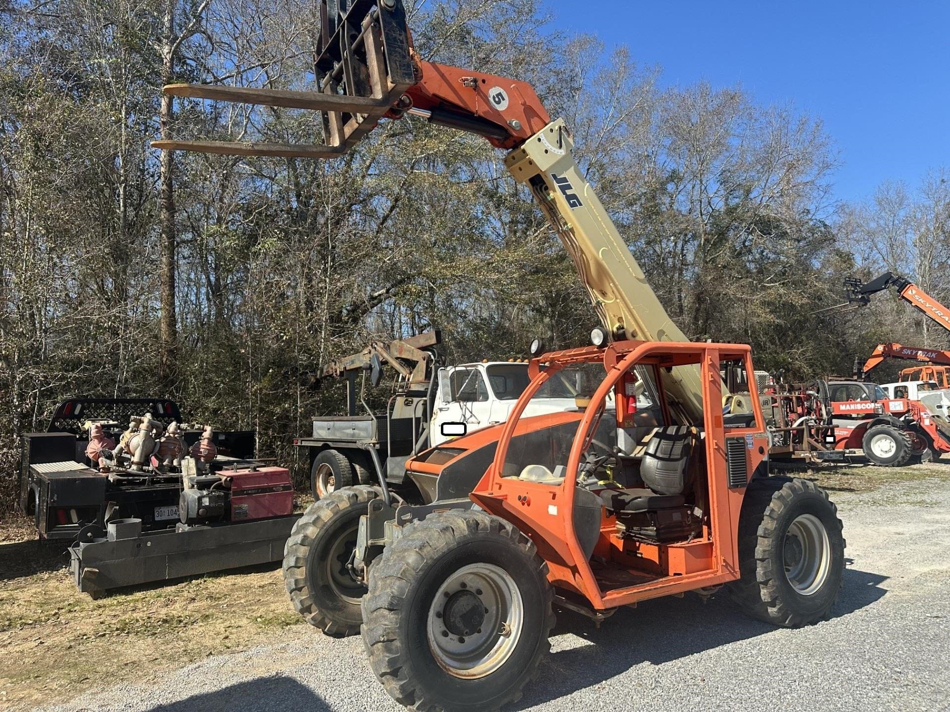 2006 JLG 519 Equipment Image0