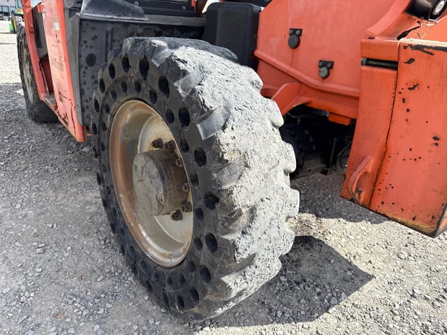 Image of JLG G9-43A equipment image 4