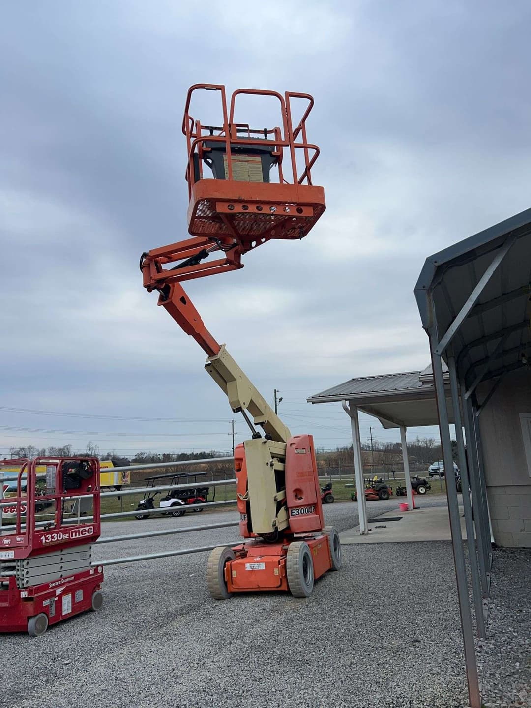 Image of JLG E300AJP Primary image